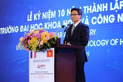 L’Université des sciences et des technologies de Hanoi fête ses 10 ans - ảnh 1