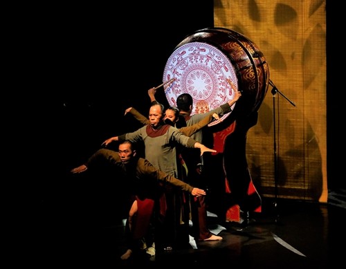 Quand danse contemporaine et musique traditionnelle font un pas de deux… - ảnh 1