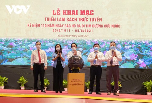 Exposition virtuelle de livres sur le Président Hô Chi Minh - ảnh 1