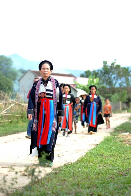 Les costumes Cao Lan - ảnh 1