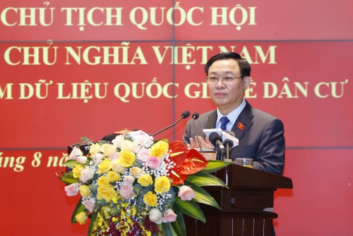 Vuong Dinh Huê: utiliser efficacement la base de données nationale sur la population au service du développement national - ảnh 1