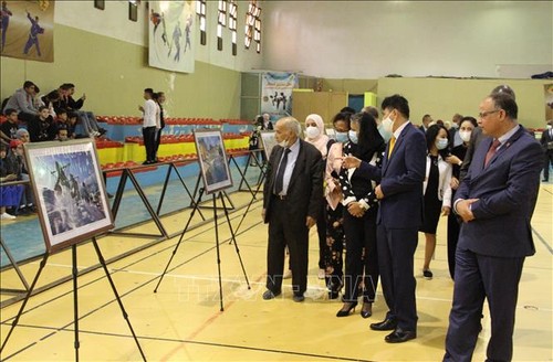 ​Une exposition de photos pour les 59 ans des relations Vietnam-Algérie - ảnh 1