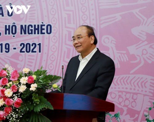 Nguyên Xuân Phuc veut construire davantage de logements pour les personnes méritantes ou démunies - ảnh 1