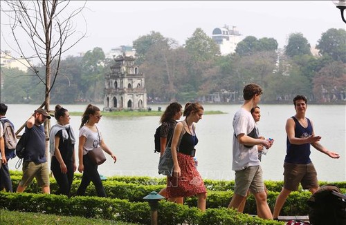 Le Vietnam accueille plus de 954.000 étrangers - ảnh 1