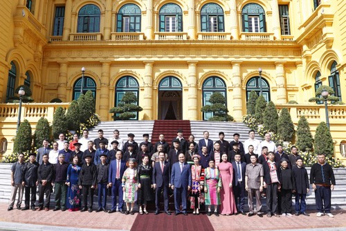 Nguyên Xuân Phuc rencontre les personnes influentes de Hà Giang - ảnh 1