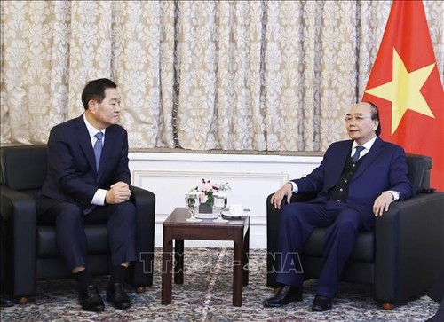 Nguyên Xuân Phuc rencontre des dirigeants de grands groupes sud-coréens - ảnh 2