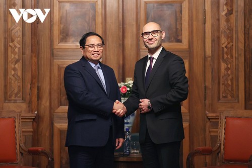 Pham Minh Chinh visite la CPA et rencontre la bourgmestre d’Amsterdam - ảnh 1