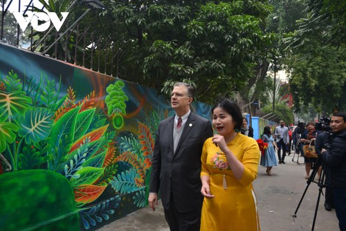 Khánh thành bức tranh tường tại Câu lạc bộ Mỹ, nâng cao nhận thức bảo vệ môi trường - ảnh 7