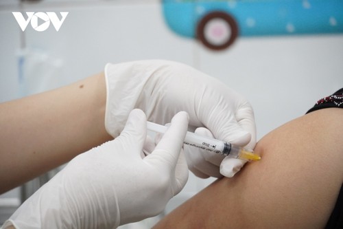 Những người đầu tiên tiêm vaccine Covid-19 tại Hải Dương - ảnh 7