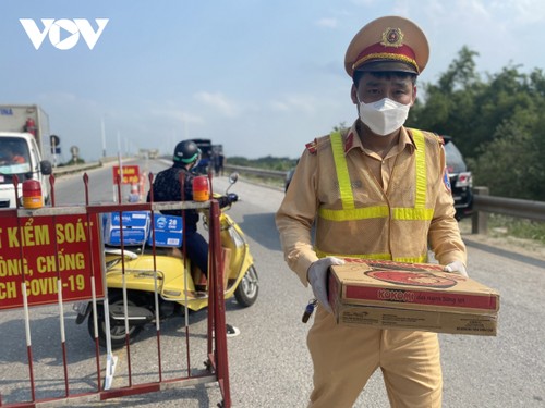 Các chốt kiểm soát dịch Covid-19 ở Thuận Thành là “lá chắn” ngăn chặn dịch bệnh lây lan - ảnh 15