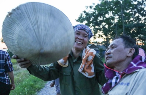 Đẹp ngây ngất mùa lúa chín ở ngoại ô Hà Nội - ảnh 8