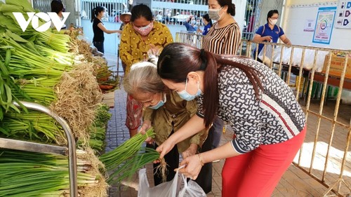 “Chợ 0 đồng” giúp người Cần Thơ khó khăn trong đại dịch Covid-19 - ảnh 4