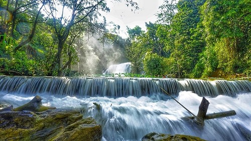 Ngỡ ngàng trước vẻ đẹp “bồng lai tiên cảnh” nơi thác Mu, Hòa Bình - ảnh 1