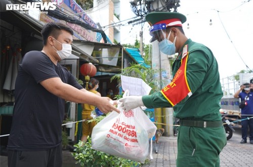 Những vị 'khách đặc biệt' của siêu thị ở TP.HCM ngày siết chặt giãn cách - ảnh 19