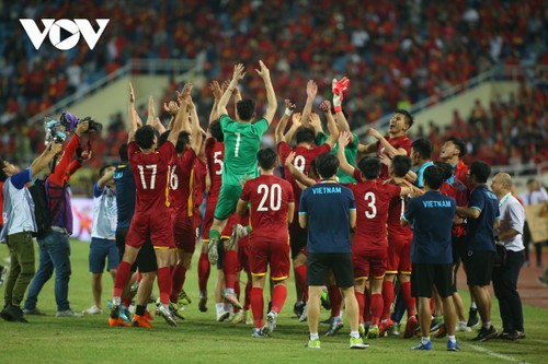 U23 Việt Nam vỡ oà cảm xúc khi nhận HCV SEA Games 31 - ảnh 12