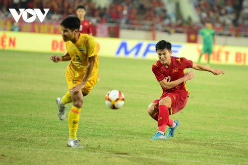 U23 Việt Nam vỡ oà cảm xúc khi nhận HCV SEA Games 31 - ảnh 7