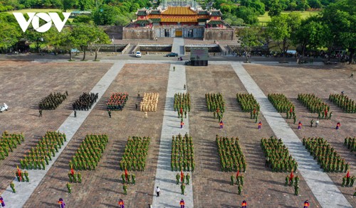 Những màn biểu diễn nghẹt thở tại Hội thi điều lệnh, bắn súng Công an nhân dân - ảnh 1