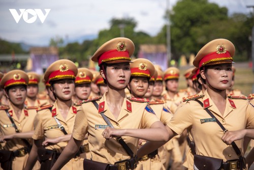 Những màn biểu diễn nghẹt thở tại Hội thi điều lệnh, bắn súng Công an nhân dân - ảnh 4