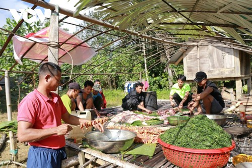 Vui hội kết đoàn tại vùng cao biên giới tỉnh Quảng Nam - ảnh 1