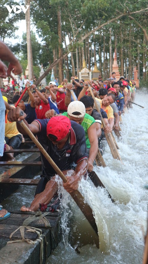 Phum Sóc rộn ràng chuẩn bị đón Lễ hội đua ghe Ngo đồng bào Khmer - ảnh 5