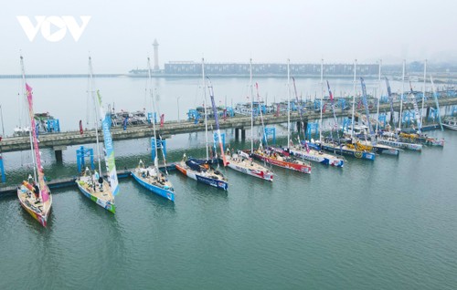 Cận cảnh 11 chiếc thuyền buồm Clipper Race tại Hạ Long - ảnh 1