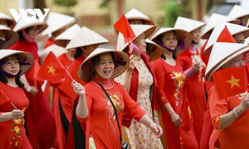 Đông đảo người dân Điện Biên hưởng ứng “Tuần lễ áo dài” năm 2024 - ảnh 8