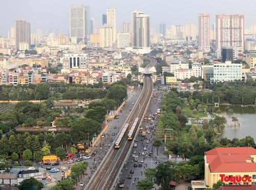 Người dân Thủ đô háo hức trải nghiệm tuyến đường sắt đô thị Nhổn - ga Hà Nội - ảnh 1