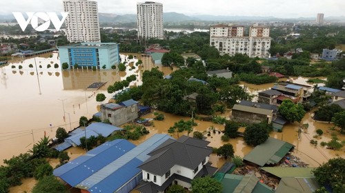 Người dân vùng lũ Thái Nguyên ấm lòng nhận nhu yếu phẩm cứu trợ từ đồng bào - ảnh 1