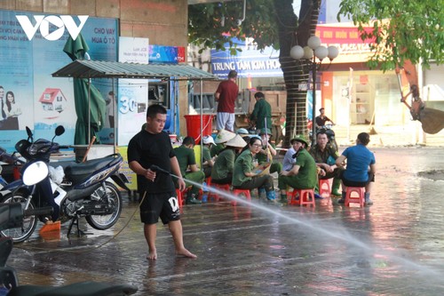 Thành phố Tuyên Quang trở lại phong quang, sạch đẹp chỉ sau 1 ngày nước rút - ảnh 5