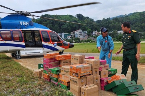 Bên trong một chuyến bay chở hàng cứu trợ từ Hà Nội lên Cao Bằng - ảnh 10