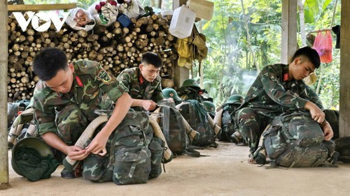 Xúc động ngày bộ đội chia tay Làng Nủ - ảnh 1