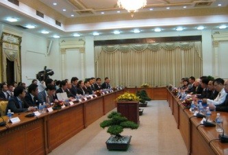 HCM市人民委員長、自民党代表団と会見 - ảnh 1