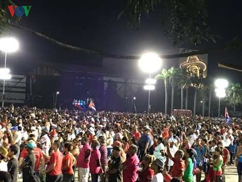 カストロ前議長の追悼式にちなんだ写真 - ảnh 5