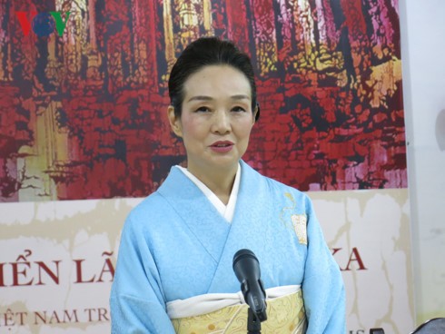 ダナンで鳥羽美花の型染絵画展覧会 - ảnh 1