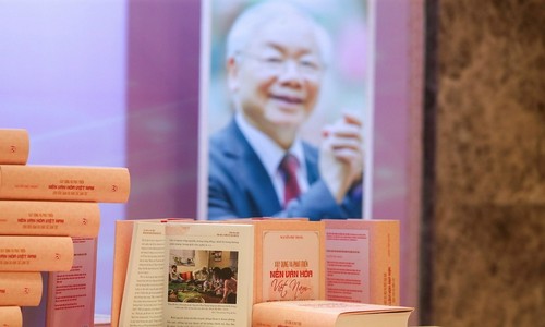 グエン・フー・チョン書記長の著書に見る卓越した知性 - ảnh 1