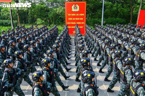 炎天下でも揺るがぬ警察学校生の気概 - ảnh 6