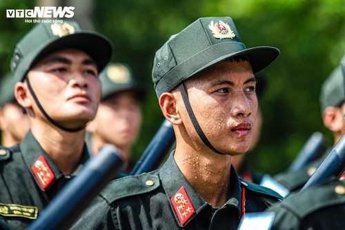 炎天下でも揺るがぬ警察学校生の気概 - ảnh 8