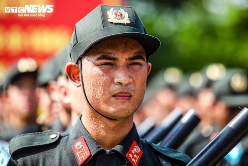 炎天下でも揺るがぬ警察学校生の気概 - ảnh 9