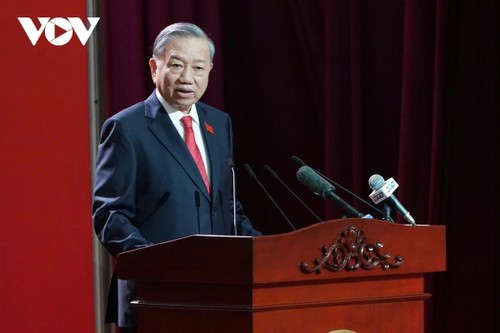 トー・ラム党書記長 ホーチミン市に新たな発展の気概を呼びかけ - ảnh 1