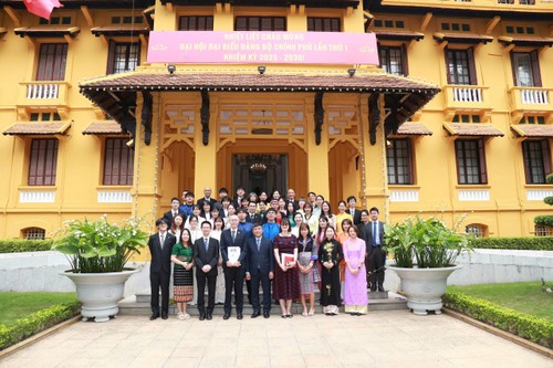 JICA海外協力隊ベトナム派遣30年 隊員が外務省次官を表敬 - ảnh 2