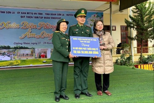 国境で希望の種をまく女性軍医   - ảnh 4