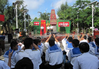 长沙群岛解放37周年纪念仪式在生存岛举行 - ảnh 1