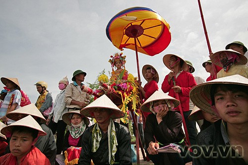 河内扶董乡雍圣庙会 - ảnh 4