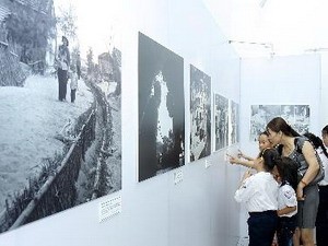 “河内空中奠边府大捷：二十世纪的英雄赞歌”书展开幕 - ảnh 1