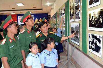 纪念空中奠边府大捷40周年活动在全国各地举行 - ảnh 2