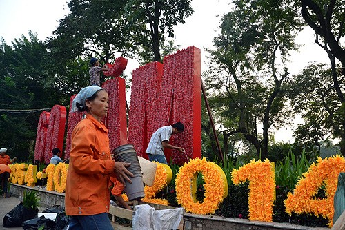 河内举行多项活动庆祝10•10首都解放60周年 - ảnh 1