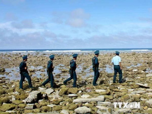 武装力量、革命战争、建设和保卫祖国事业主题美术展在河内举行 - ảnh 1