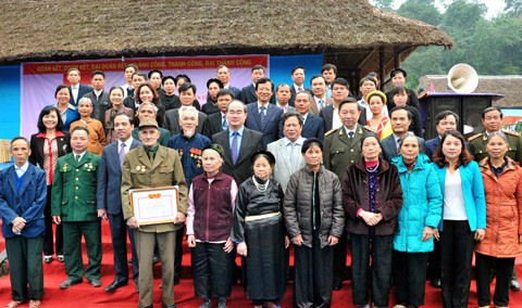  宣光省新潮乡举行“全民族大团结日”活动 - ảnh 1