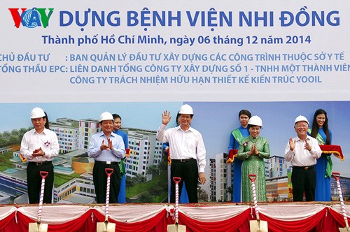 阮晋勇总理要求胡志明市紧急新建现代化医院 - ảnh 1