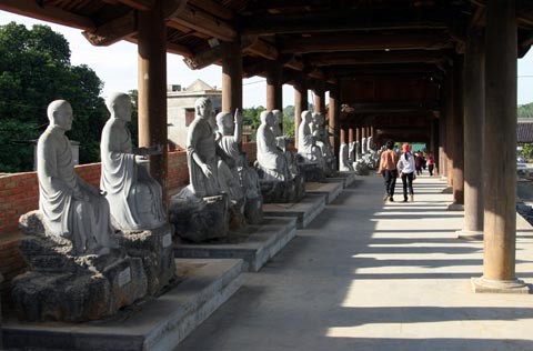 宁平省的虔灵旅游区—拜订寺建筑群 - ảnh 3